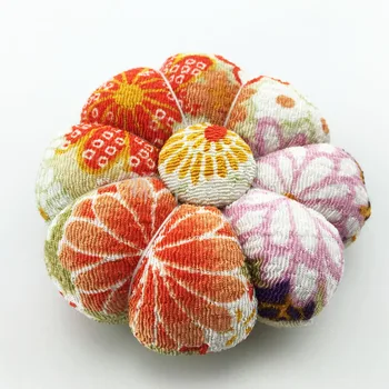 

Random Color Handcraft Needle Insertion Tool For Cross Stitch Sewing Fabric Pumpkin Shape Pincushions With Elastic Wrist Band