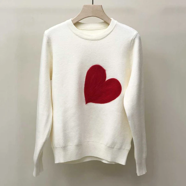 O-neck sweater with red heart embroidery