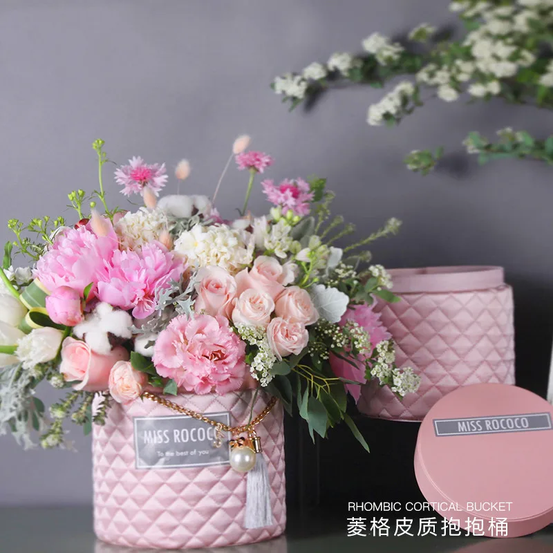 2019 New One set Round Flower Leather Boxes With Lid Hug Bucket Florist Gift Packaging Box With Pearl Valentine Days Accessories