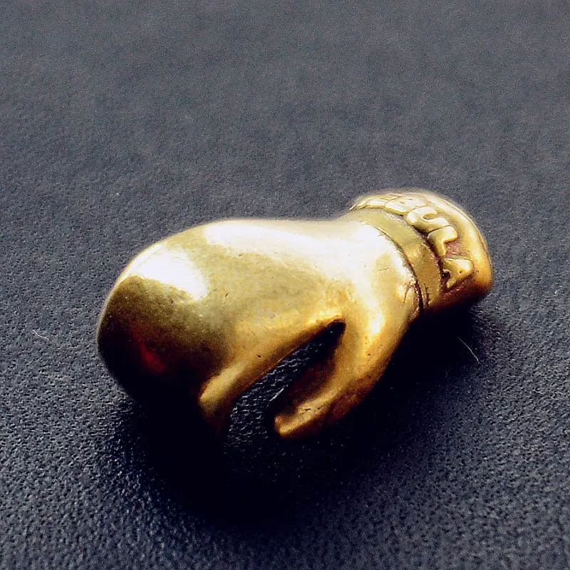 Gold Right Retro Handmade Brass Boxing Fight Gloves Keychains Pendants Men Sports Car Bag Keyring Bodybuilder Gifts Fitness Fashion Jewelry - Цвет: Gold Right
