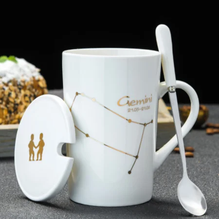 Gemini-White 12 созвездий креативные керамические кружки с ложкой Крышкой Золотой фарфор Зодиак молоко кофе чашка 420 мл воды посуда для напитков B005 - Цвет: Gemini-White
