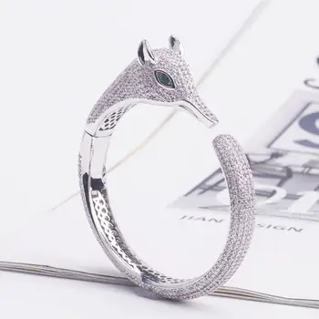 

The new copper-plated personalized bracelets are lined with zircon animal foxes