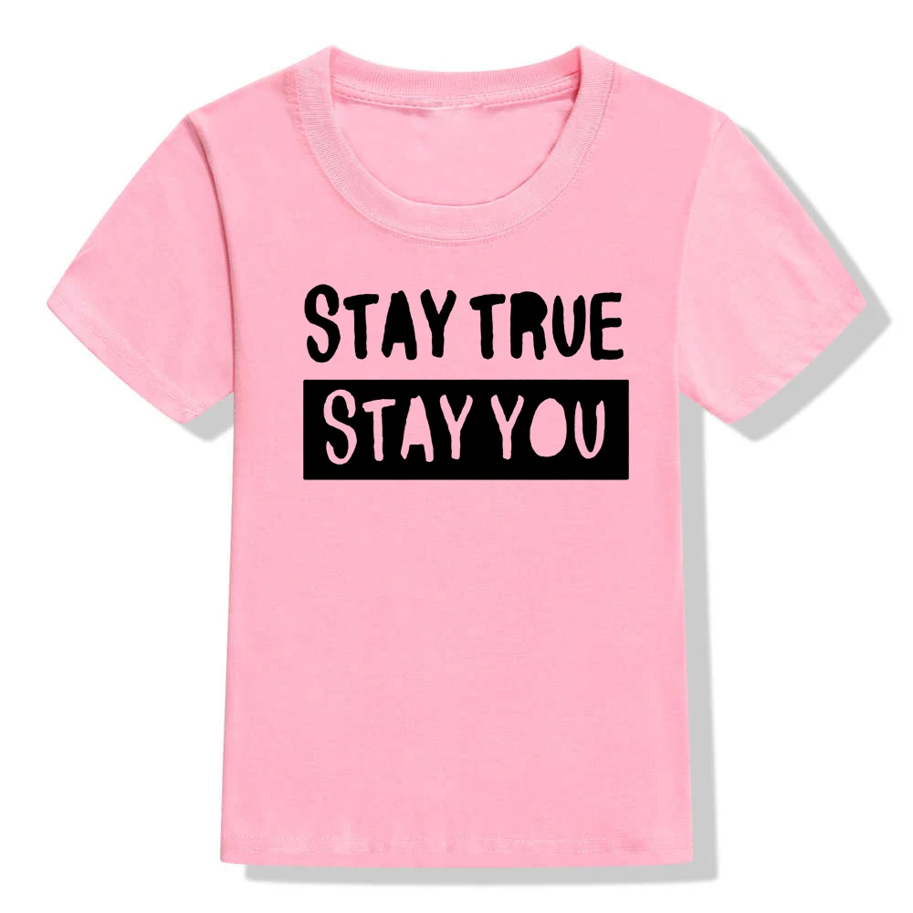 Модная Детская футболка с надписью «Stay True Stay You»; хипстерские футболки с короткими рукавами для маленьких мальчиков и девочек; Детские Летние повседневные Забавные футболки; одежда