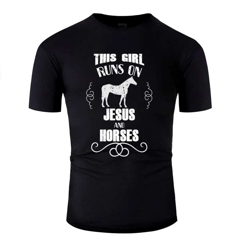Футболка с принтом This Girl Run On Jesus And Horses Мужская футболка буквенным и круглым