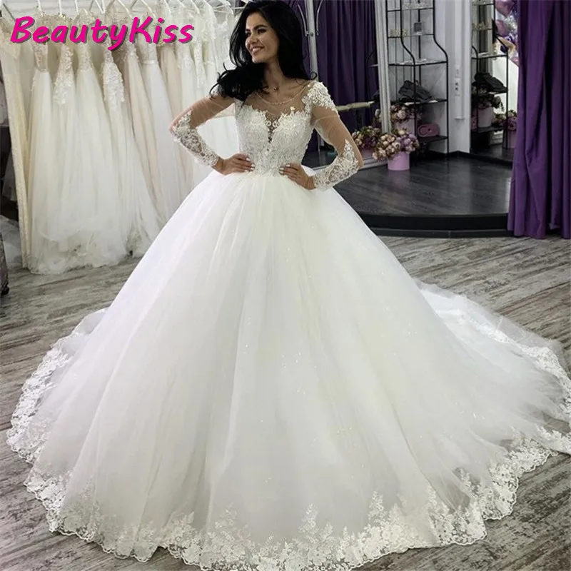 

Elegant White Plus Size Wedding Dresses With Sleeves Luxury Scoop Neck Crystal Beaded Tulle Lace Applique Wedding Gowns