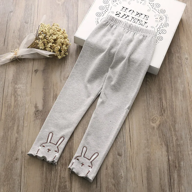 light gray Одежда для девочек; Новинка г.; Детские эластичные леггинсы; Повседневные детские штаны с вышивкой; осенние Хлопковые Штаны для маленьких девочек - Цвет: light gray