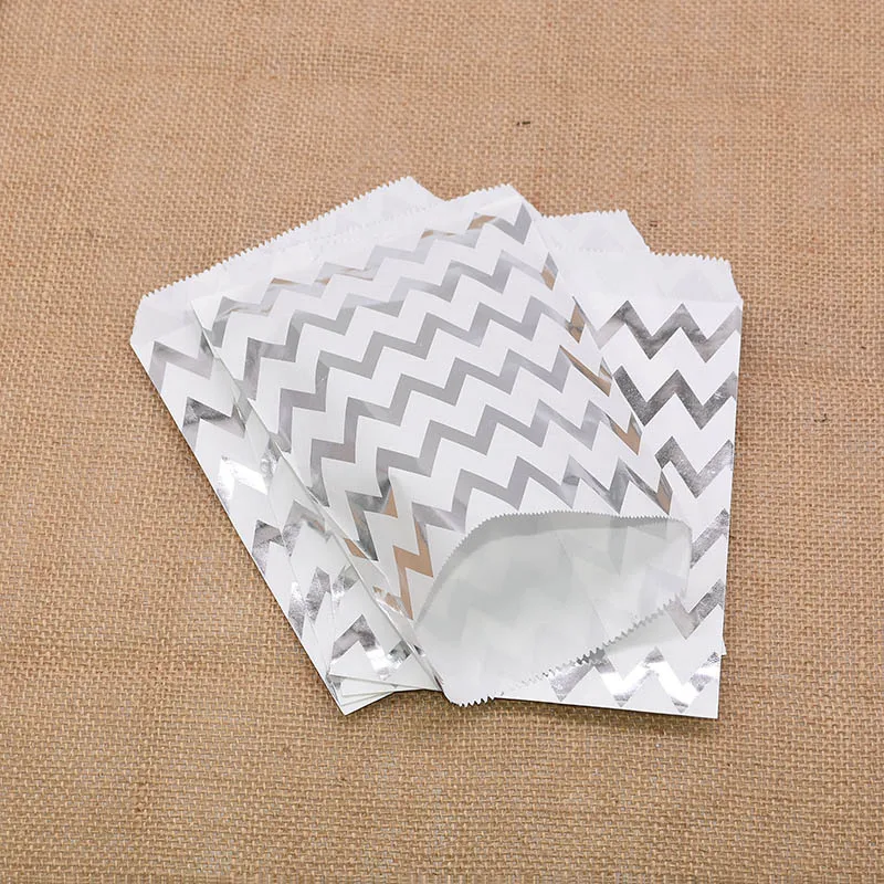 silver wavy 25/50 шт. крафт Бумага сумки Лечить сумка в полоску шеврон конфетная сумка подарочные пакеты Еда упаковка детского дня рождения свадьбы партия поддерживает поставки - Цвет: silver wavy