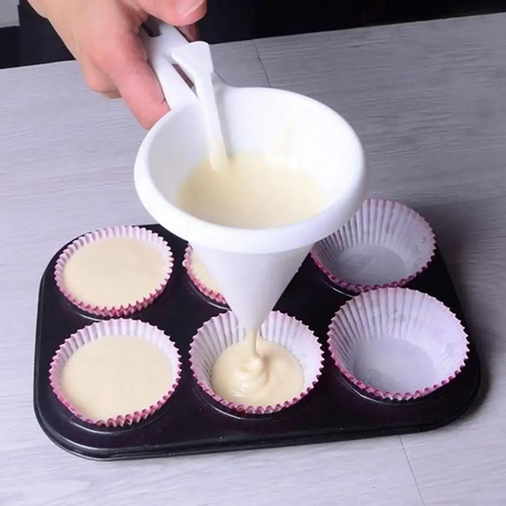 

Kitchen Baking DIY Chocolate Candy Icing Funnel Mold Cake Cream Batter Dispenser