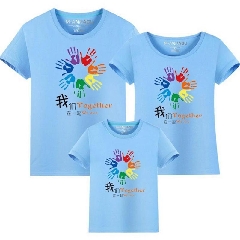 Летняя Одинаковая одежда для мамы и дочки; милый Семейный комплект с принтом руки; одежда для детей и родителей; футболки для сына