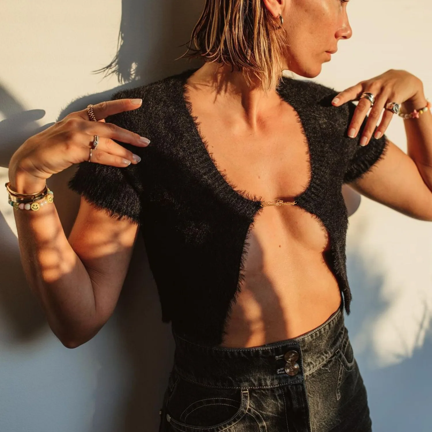 Cárdigan corto elegante, suéter de manga corta de punto de mohair, camisetas sin mangas con letras y cadena para mujer, novedad 2025