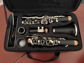 

Excellent clarinet Bb ebonite 19 KEYS good technique