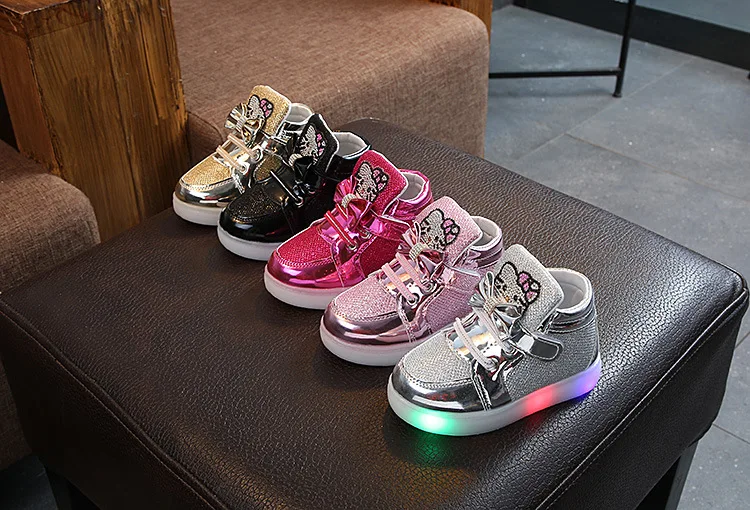 Новые модные Демисезонный детская светящаяся детская обувь Chaussure Enfant рисунок «Hello Kitty» обувь для девочек с светодиодный свет 21-30