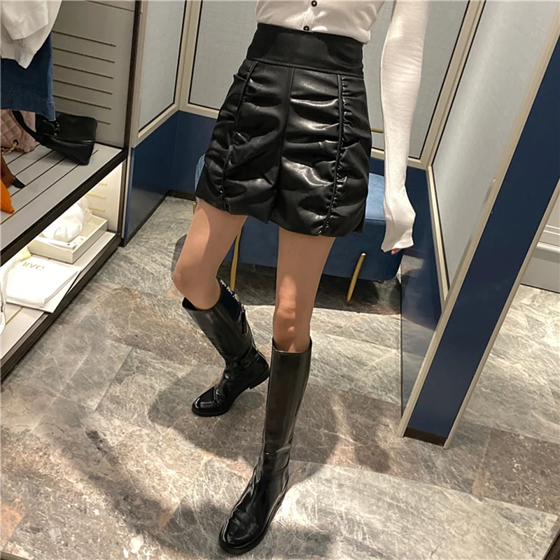 Кожаные шорты женские осенние новые шорты из искусственной кожи Женские панталоны с широкими штанинами повседневные ботинки трапециевидной формы шорты размера плюс женская ткань