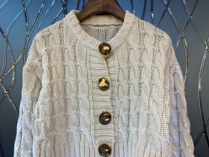 Early autumn new women's round collar button pure color long sleeve 100-huddle sweater knitted sweater 810
