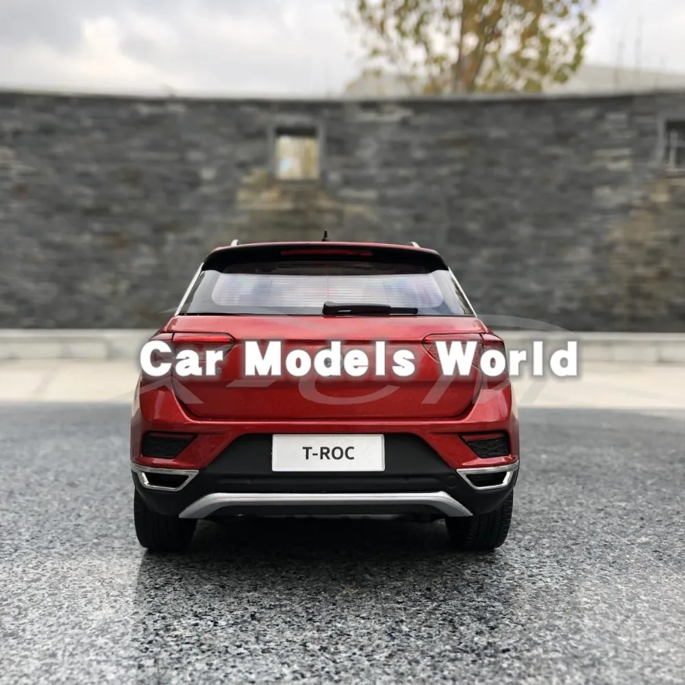 Литая под давлением модель автомобиля для T-ROC(красный) 1:18+ маленький подарок