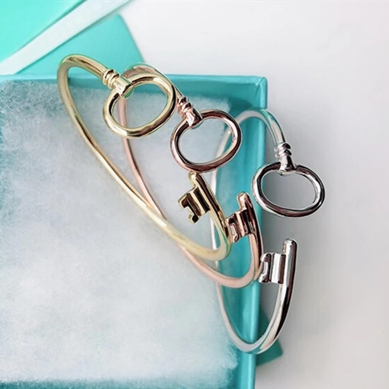 

SHINETUNG S925 sterling silver fashion fresh temperament open bracelet, 1: 1 high-end women's jewelry with logo.