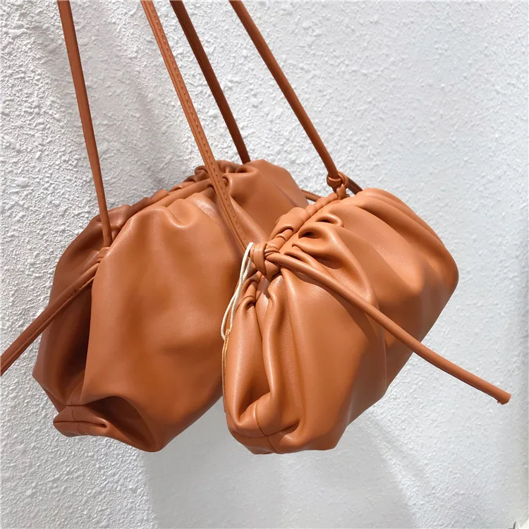 Женская сумка, новинка, фирменный дизайн, мягкая кожа, женские сумки-мессенджеры, в форме облака, женские клатчи, сумочка-тоут