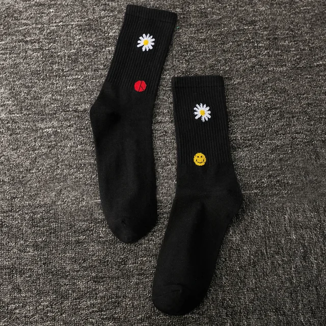 Cute daisy socks funny daisy smiley letter pattern cartoon socks Korean style fashion trend black breathable female socks 5