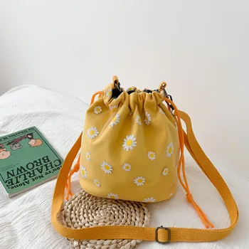 

2020 Summer New Korean Harajuku Girl Daisy Canvas Bucket Bag Wild One Shoulder Messenger Bag Wholesale