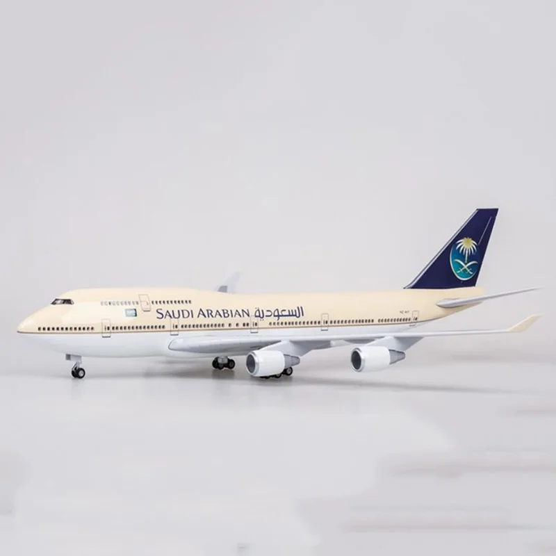 1/150 весы Boeing B747-400 авиасимулятор модель игрушки 47cmSaudi Arabian Airline самолет W свет и колеса литой под давлением пластилсамолет