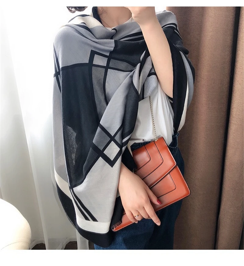 Шарф женский хлопковый теплый желтый с цветами всесезонный на осень-зиму |