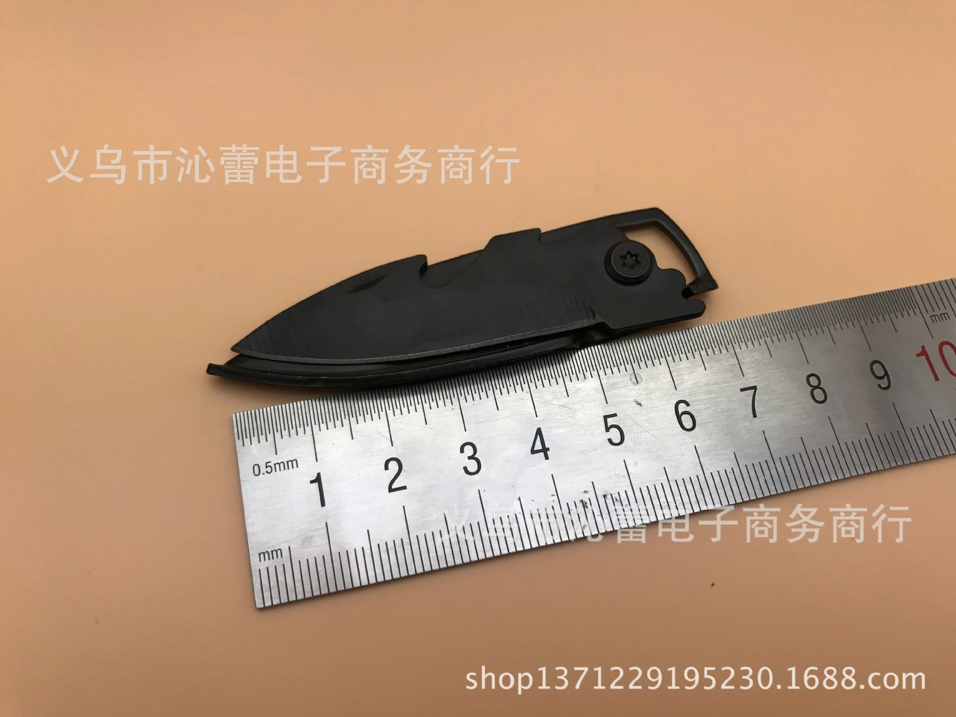 

EDC Small Tool Multi-functional Keychain Knife Bottle Opener Sports Outdoor Defensive Tool