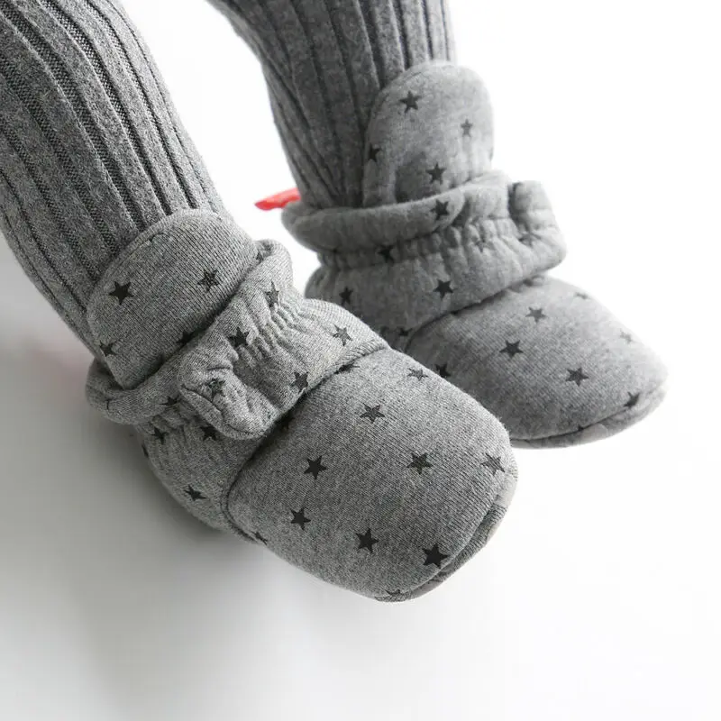 Носки для новорожденных; обувь для мальчиков и девочек со звездами; для малышей; удобная мягкая Нескользящая теплая детская кроватка