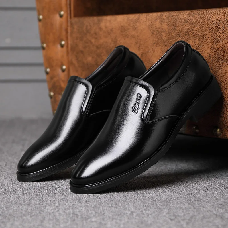 New Men Dress Leather Shoes Pointed Toe Gentlemen Shoes High Quality Zapatos Hombre Fashion Men Big Size Leather Shoes 37-47 - Цвет: Black