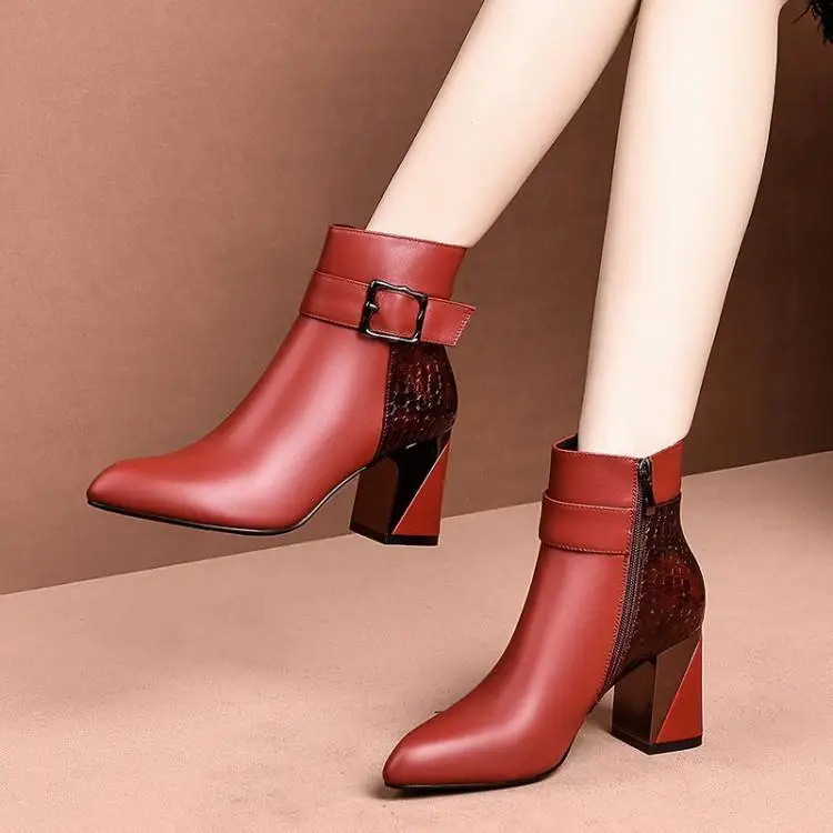 

The spring and autumn period and the single shoe leather heel tines female thick with head layer cowhide belt buckle short boots
