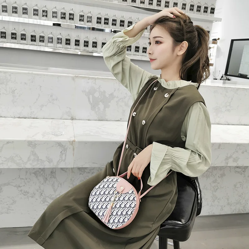 

Vigorous Girly Series Small round Bag 2019 New Style Versatile Printed Oblique Bag Circular Ring Tassel Bag Fashion Shoulder Bag