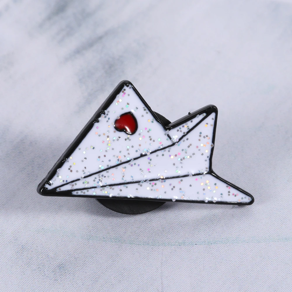 Эмалированные броши на заказ в виде бумажного самолета лодки булавки для