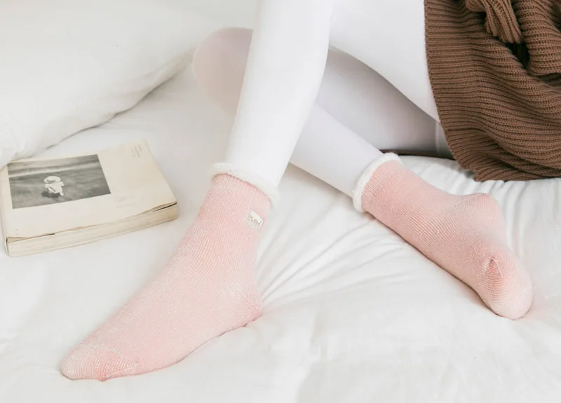 Осенне-зимние женские носки с вышивкой, теплые бархатные толстые домашние носки-тапочки, модные толстые носки для сна