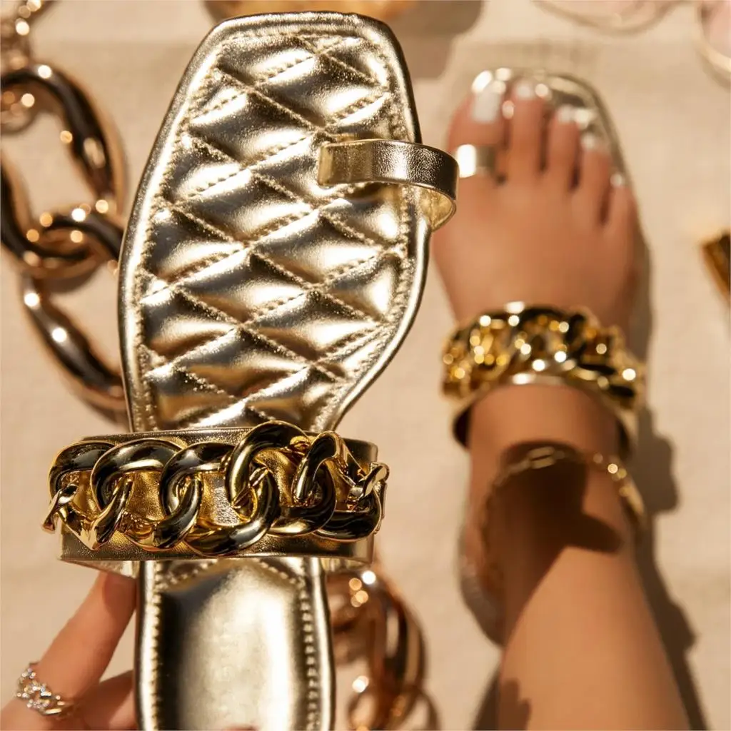 

Summer Trend Luxury Women Modern Slippers Ring Toe Chain Decoration Flat Heel Outdoor Elegant Sexy Flip Flops Ladies Female 2021