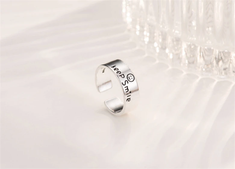 Продвижение Новая Корейская версия держать улыбку друзей перстень буквы лицо 925 стерлингового серебра свидания регулируемые модные кольца JZ75
