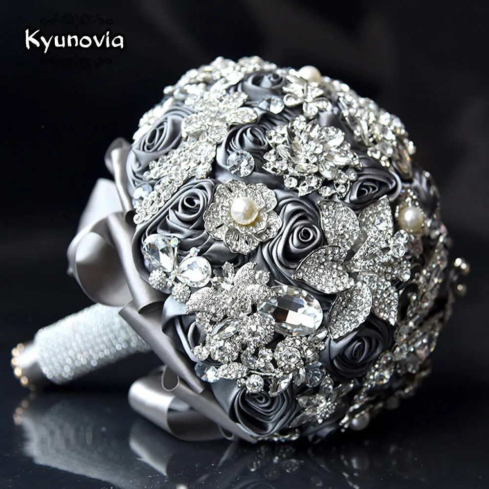 Классический свадебный букет Kyunovia с кристаллами можно настроить цвет серая