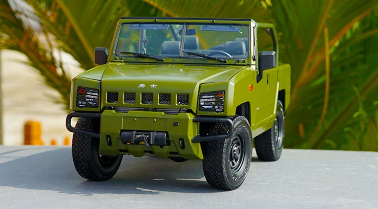 Фабричный 1:18 BJC Китай Beiqi Warrior BJ2022JC литье под давлением внедорожная армейская модель автомобиля с небольшим подарком