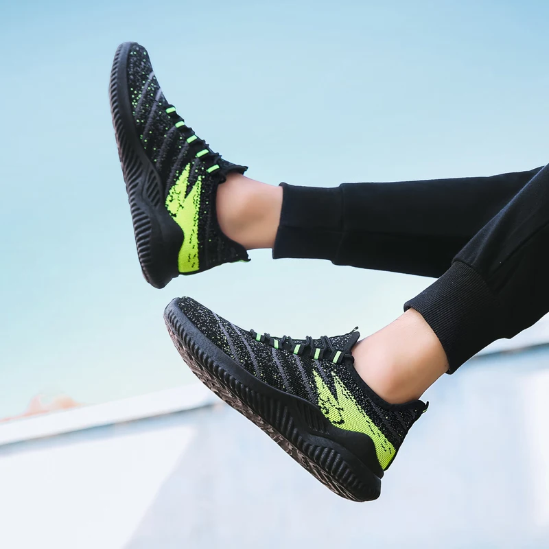 Men new casual sports shoes fly woven soft comfortable breathable lightweight running shoes shock absorption wear single shoes