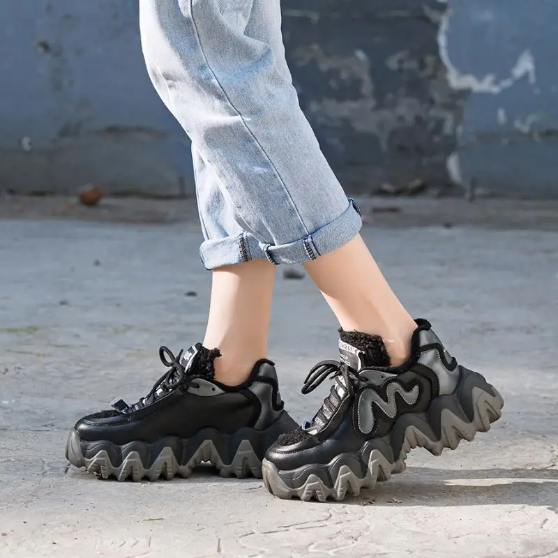Taoffen/ Ins; популярные зимние кроссовки; модная повседневная обувь в стиле панк для девушек; Цвет черный, белый; женские кроссовки на шнуровке с теплым мехом; Размеры 35-40