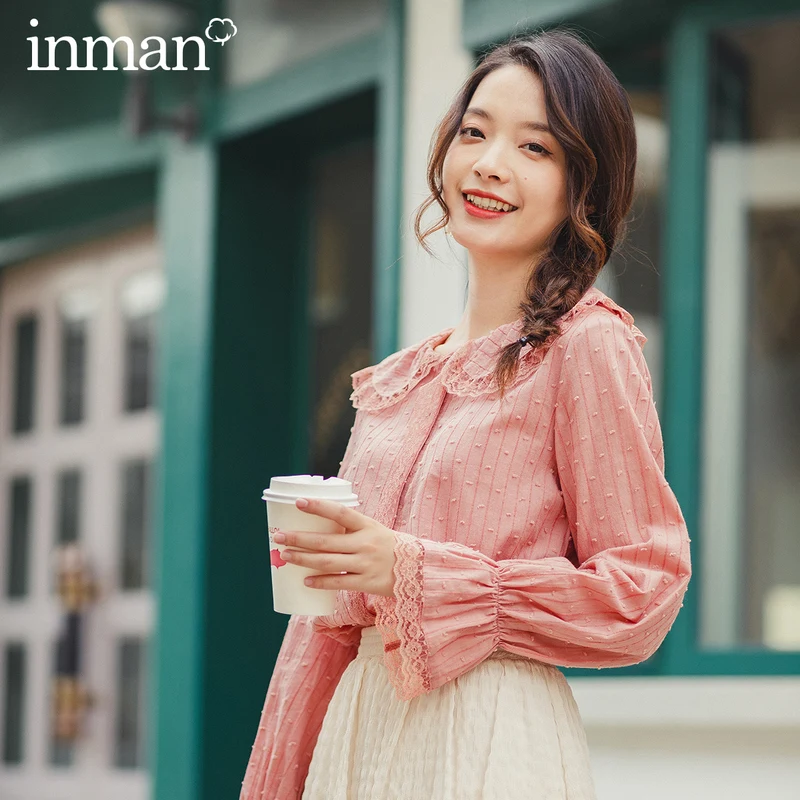 

INMAN 2020 Spring New Arrival Elegant Style Lace Design Doll Collar Flare Sleeve Single Breasted Lady Blouse