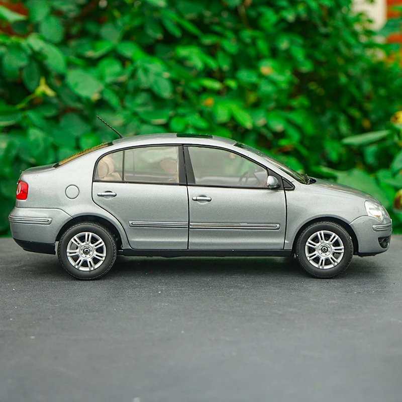 Оригинальная коробка 1:18 Высокая тщательно VW 2008 Стиль полоседан сплавочная модель автомобиля статические металлические модели автомобилей для Коллекционные вещи подарок