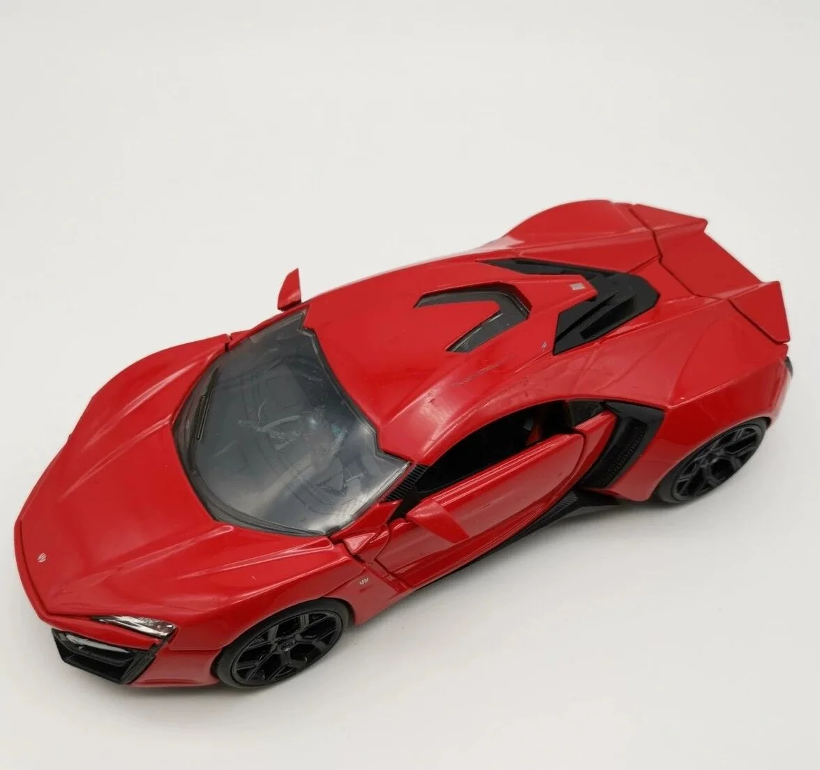 

Модель спортивной машины Lykan Hypersport High, модель игрушечного автомобиля Форсаж из сплава, коллекция украшений, подарок на день рождения мальчика, 1/24