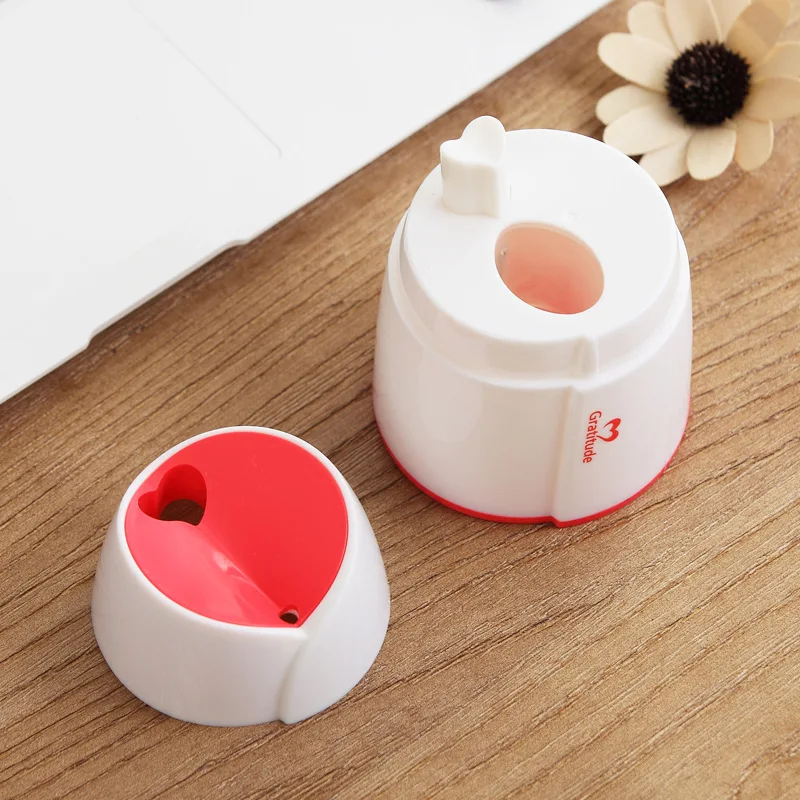 10x6.5cm New Creative Plastic Love Toothpick Box Holders Pressing Type Automatic Toothpick Bottle Box Plastic Toothpick Can Box