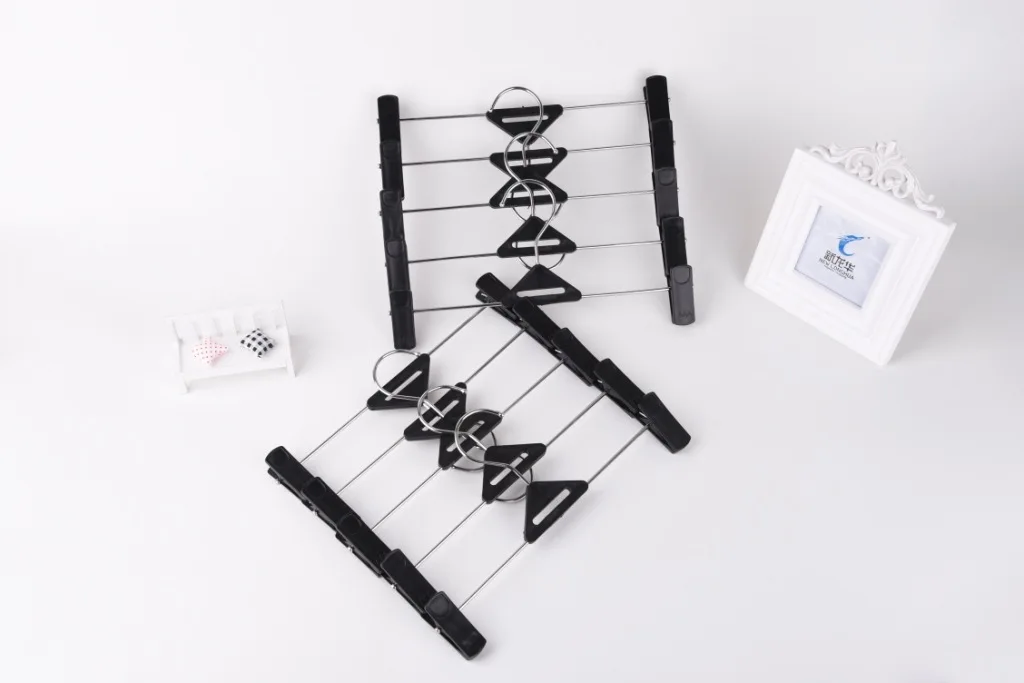 New Dragon Walt Large Black And White Triangular Pant Rack Plastic Anti-slip Pants Socks Clip Multi-functional Cloth Rack Manufa