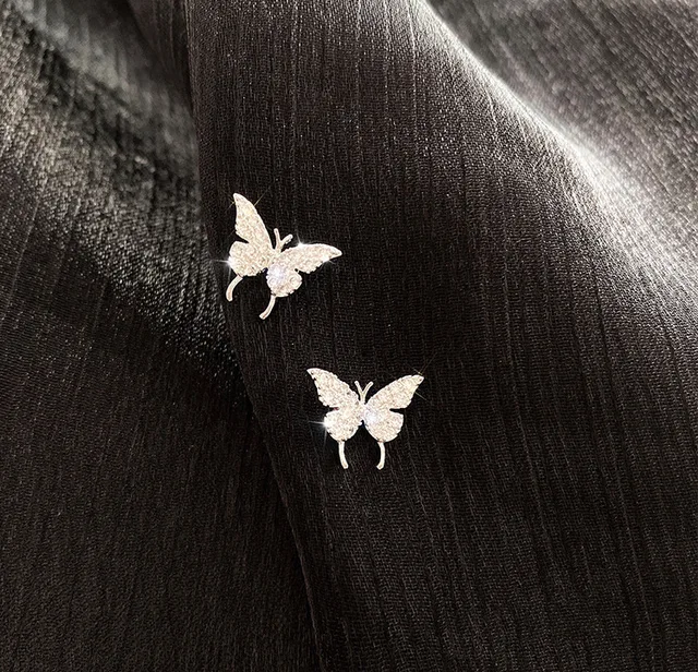 ZZYY Shining Zircon Butterfly Ear Cuff Earrings for Women Girls Fashion 1pc No Piercing Ear Clip Ear-hook Wedding Jewelry Luxury G a pair silver