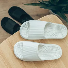 Мужские летние тапочки; домашние белые Тапочки для душа; Мужская черная обувь для ванной; красивые массажные шлепанцы; мягкие мужские домашние сандалии