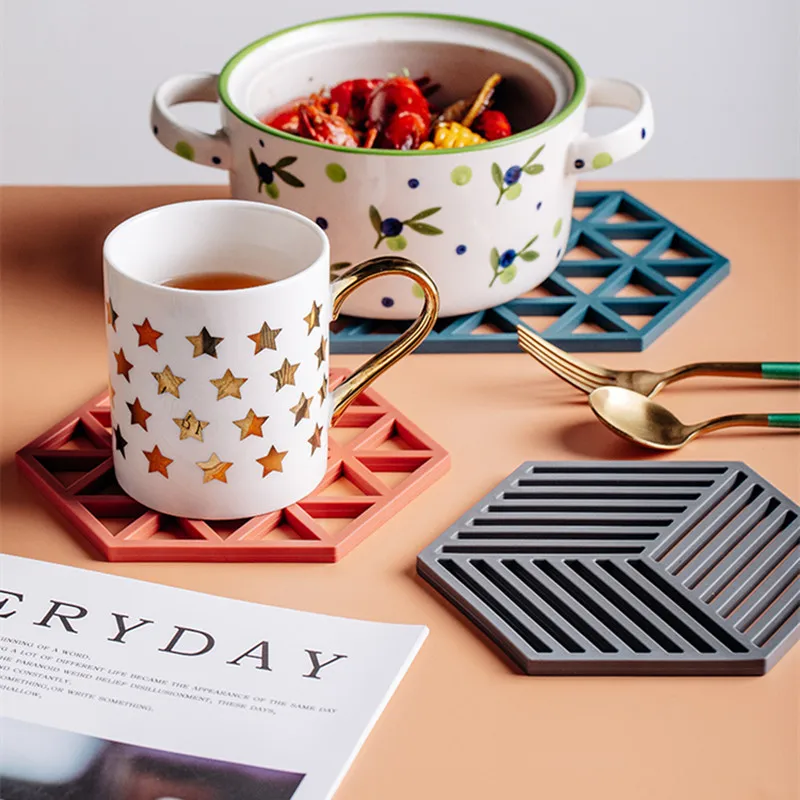 Hot Pad Stand Mug Cup Mat   Heat-Insulated Bowl Placemat  Desktop Eco-Friendly  1PCS Chic Silicone Coaster Hexagon