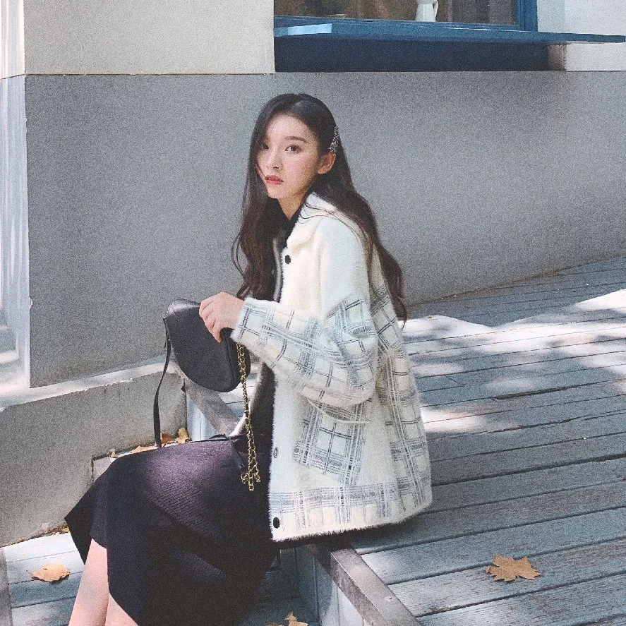 

Photo Shoot Graceful Milky White Plaid Short Loose-Fit Fold-down Collar Single Breasted Short-height Imitation Mink Nap Coat Wom