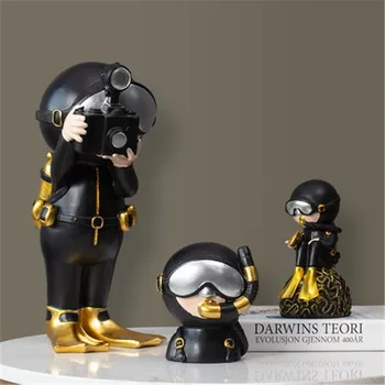 

European Modern Diver Statue Creative Resin Character Sculpture Room Desktop Ornament Decoration Home Decor Birthday Gift X5440