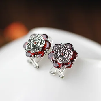 

MetJakt Fashion Simple S925 Sterling Silver Garnet Women's Ear Clip