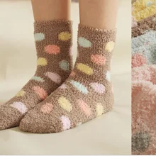 12 пара/лот, зимние женские теплые бархатные носки в горошек, коралловые бархатные теплые толстые домашние носки-Тапочки